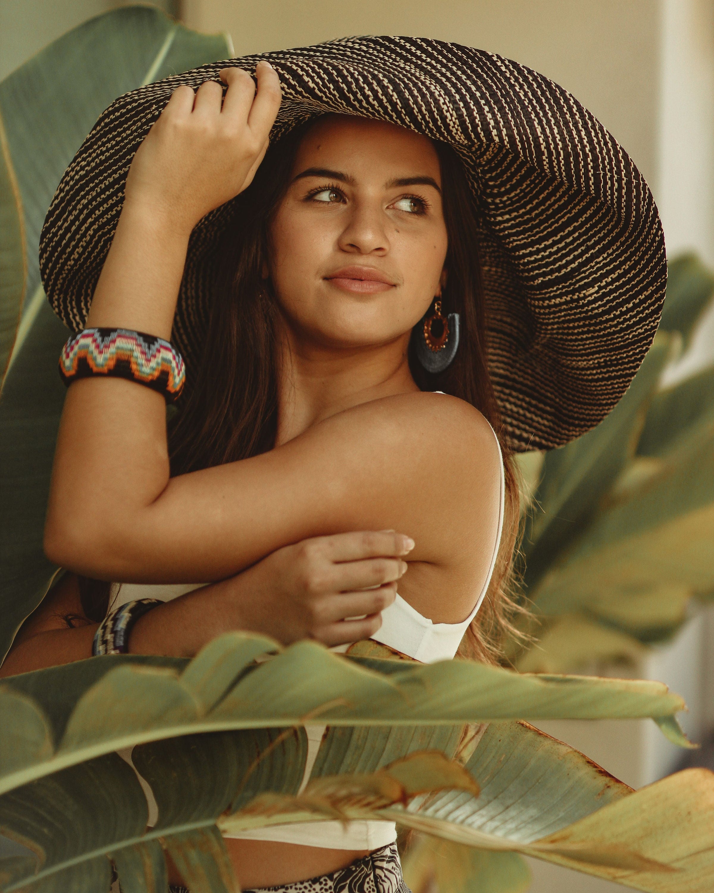 Model wearing Monica 7 inch Wide Brim Black Two Tone Melange Packable Straw Sun Hat handmade loomed raffia in a multicolor heathered melange pattern of black and natural straw color creates a subtle swirl - Shebobo