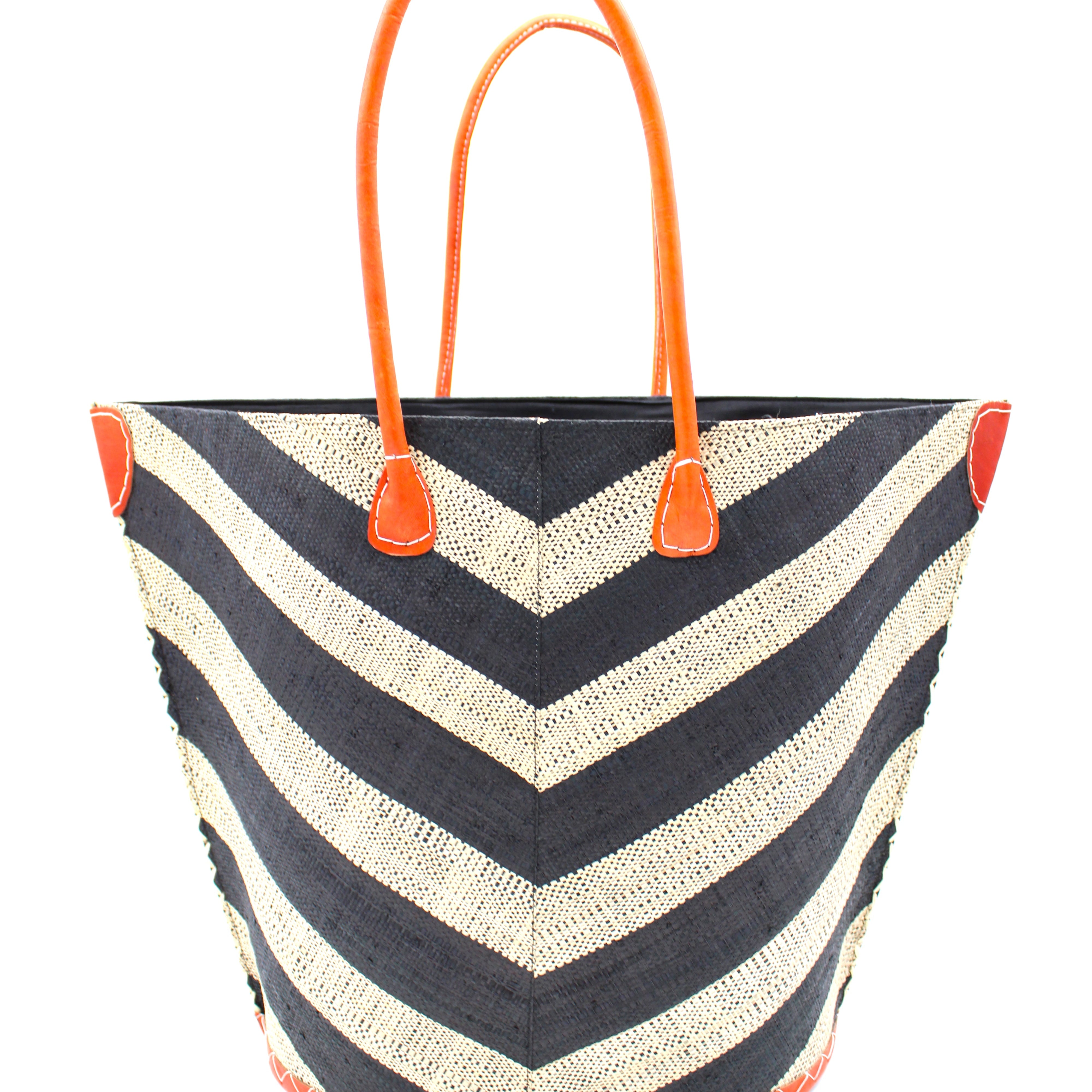 Santa Cruz Wide Stripe Chevron Large Straw Tote Bag handmade loomed raffia palm fiber in a two tone diagonal even width bands of color in a wide stripe chevron pattern of black and natural straw color on the front and a matching solid hue on the back with leather accents and handles large shoulder bag - Shebobo