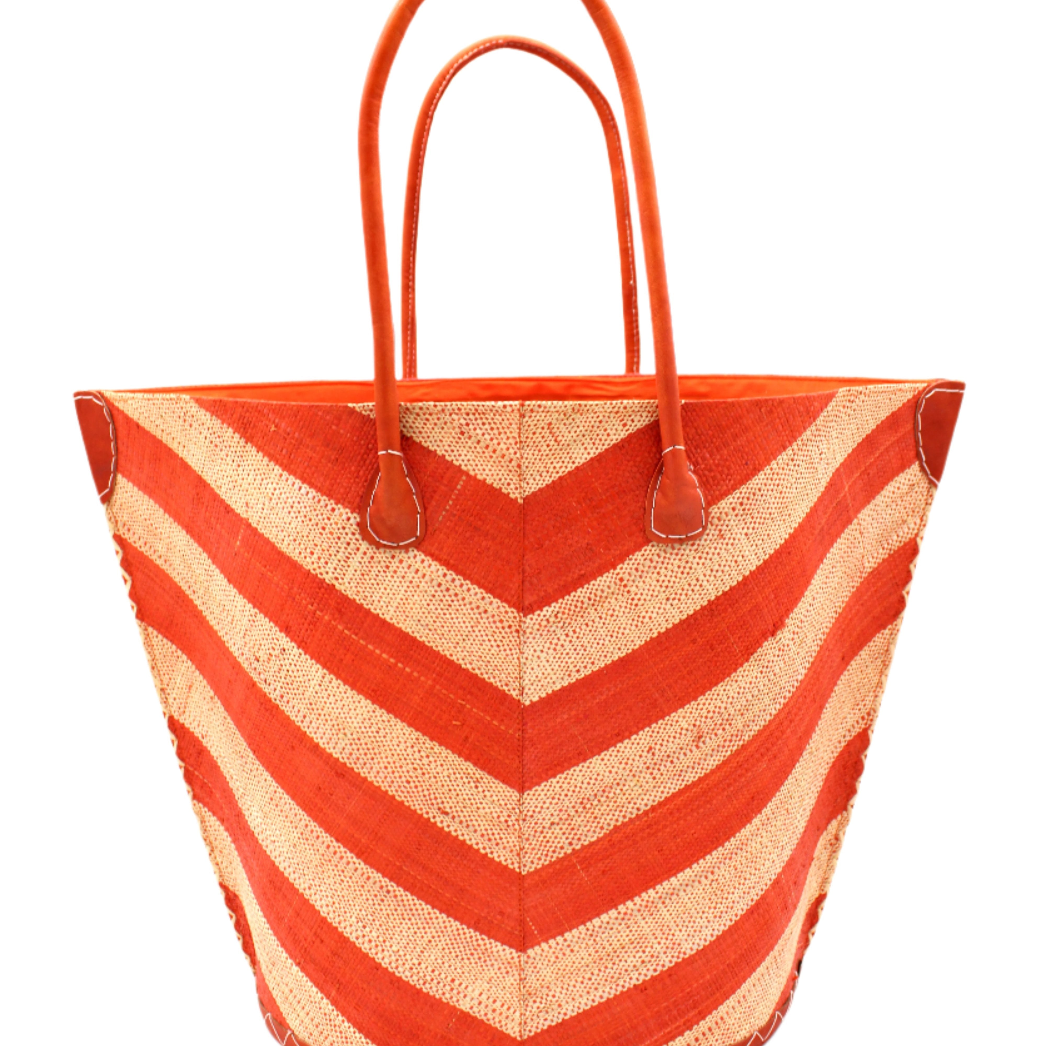 Santa Cruz Wide Stripe Chevron Large Straw Tote Bag handmade loomed raffia palm fiber in a two tone diagonal even width bands of color in a wide stripe chevron pattern of coral orange/red and natural straw color on the front and a matching solid hue on the back with leather accents and handles large shoulder bag - Shebobo