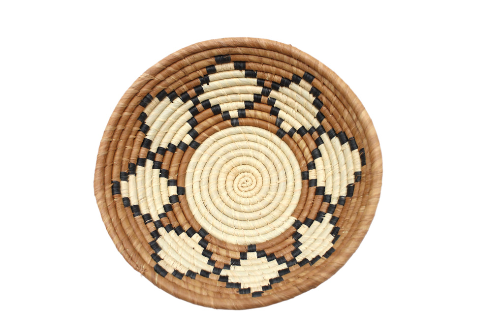 Detail View Raffia Straw Decor Display Basket Bowls: Set of 3 handmade woven natural raffia palm fiber in a crochet loop technique concentric coiled circular pattern with natural straw color centered in the bottom with cinnamon/tobacco/brown sides and natural diamond with black edges pattern set of small, medium, and large straw display bowls - Shebobo