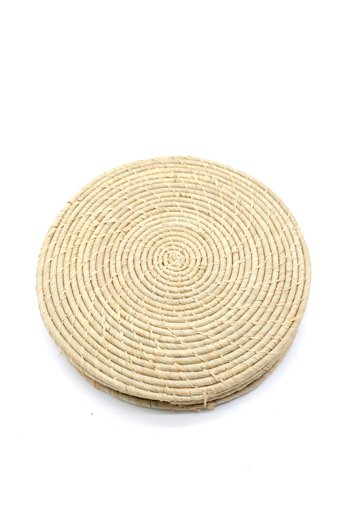 Round Two Tone Swirl Raffia Straw Coasters & Placemats Set of 6 handmade natural raffia palm fiber in a crochet loop disc technique creating concentric circular stripe pattern of texture in a solid hue of natural straw color with matching knotted spiral swirl weave sets of six placemats or coasters - Shebobo